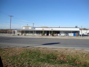 exterior of Stoplight Market Greenhouse in Butler, MO